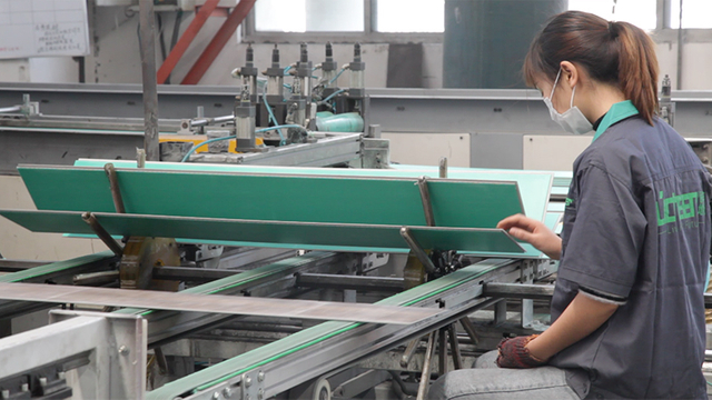 Underlay-attachching-line